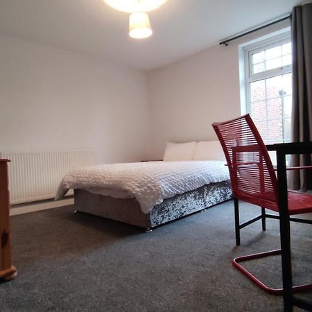 Lovely 2 Bedroom House Worsley Bagian luar foto