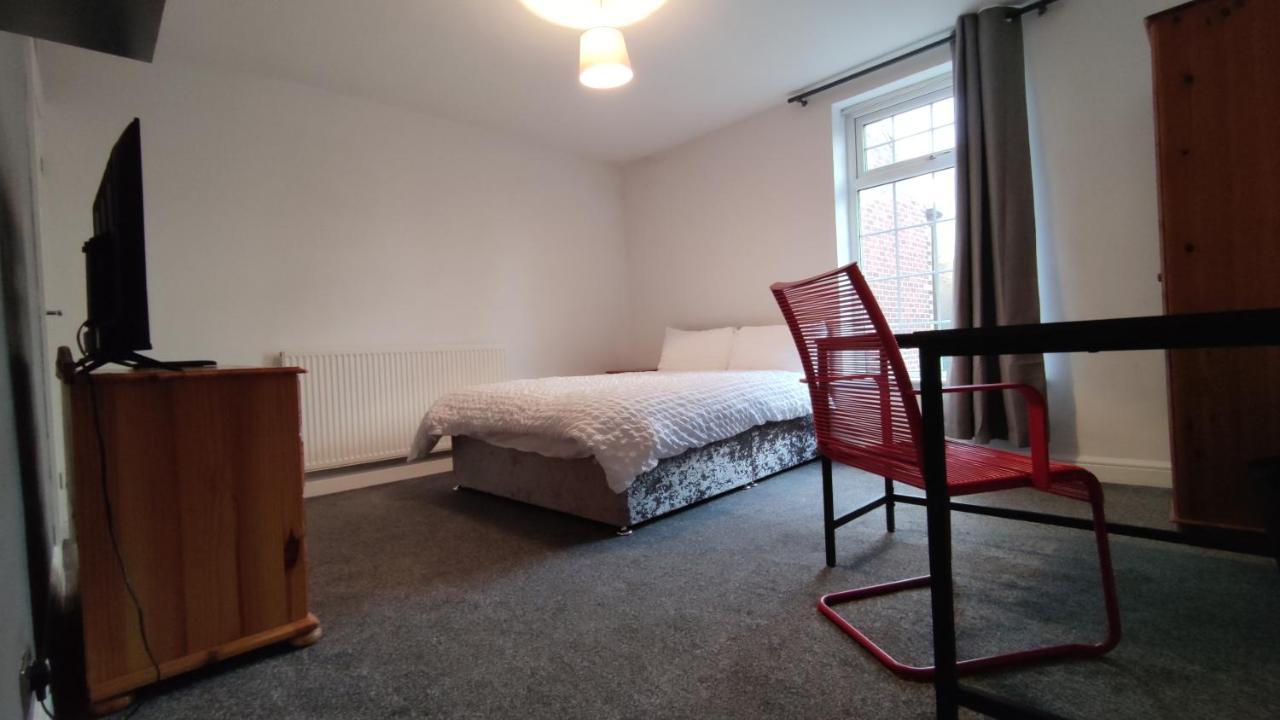 Lovely 2 Bedroom House Worsley Bagian luar foto