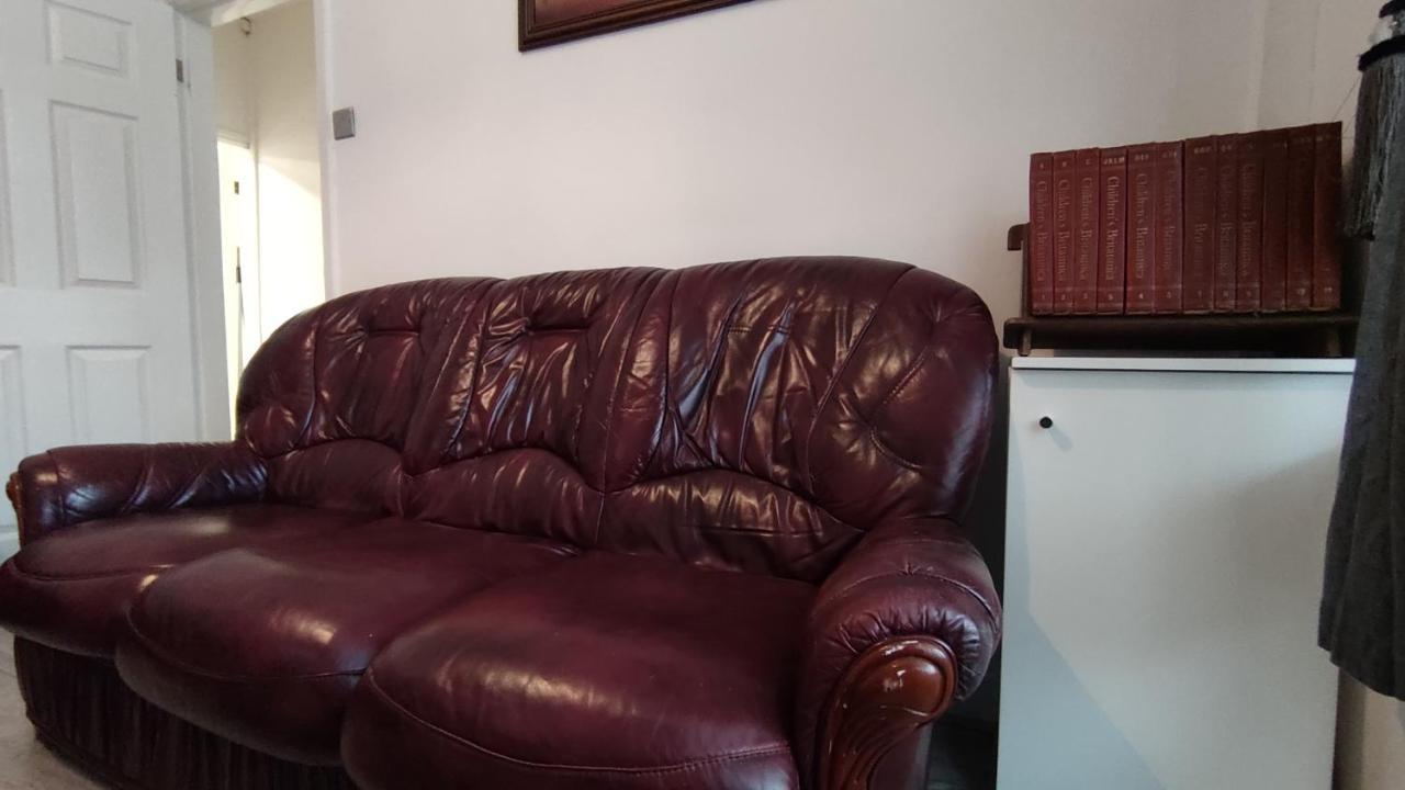 Lovely 2 Bedroom House Worsley Bagian luar foto