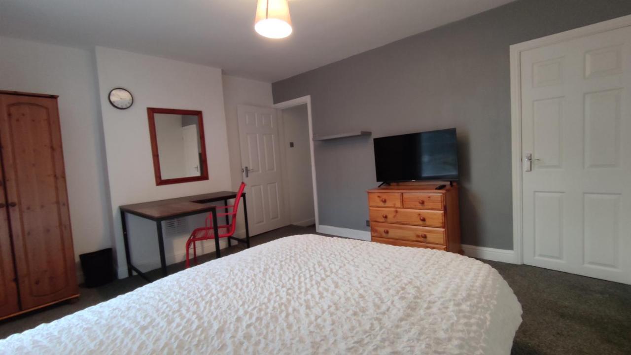 Lovely 2 Bedroom House Worsley Bagian luar foto