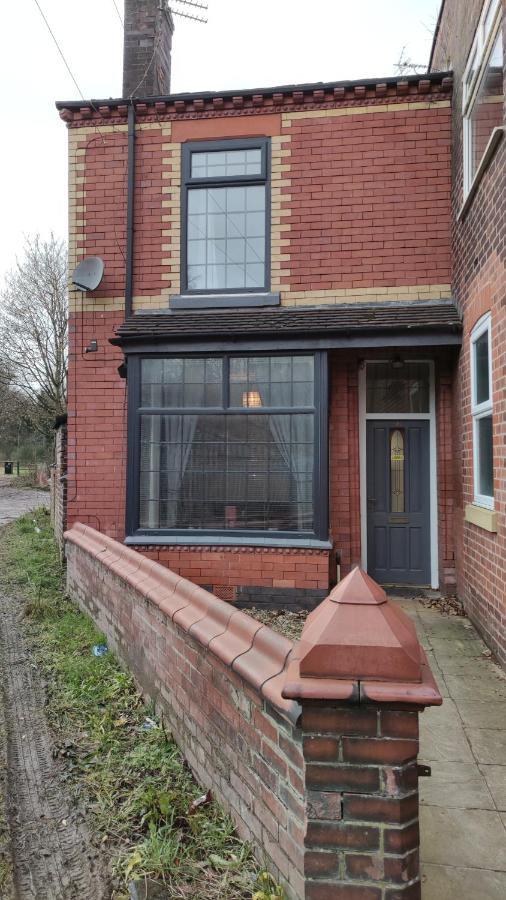 Lovely 2 Bedroom House Worsley Bagian luar foto